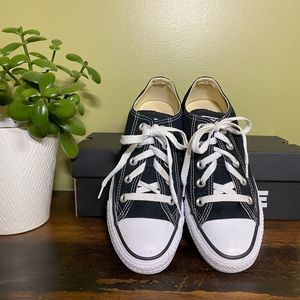 Converse Black Low Tops, size 6 women’s